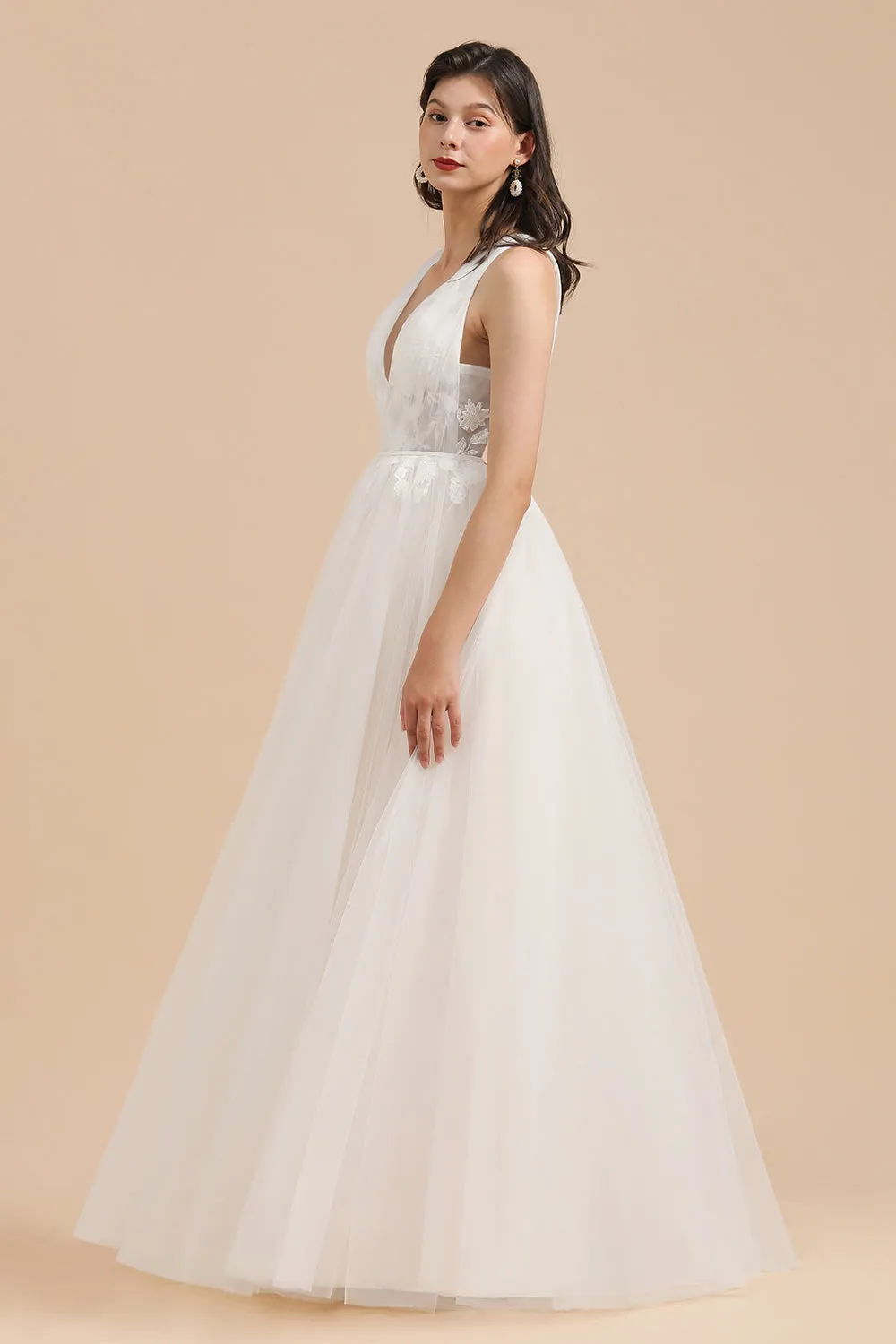 V-Neck Tulle Lace Appliques Simple Wedding Dress Garden Wedding Gowns Floor Length