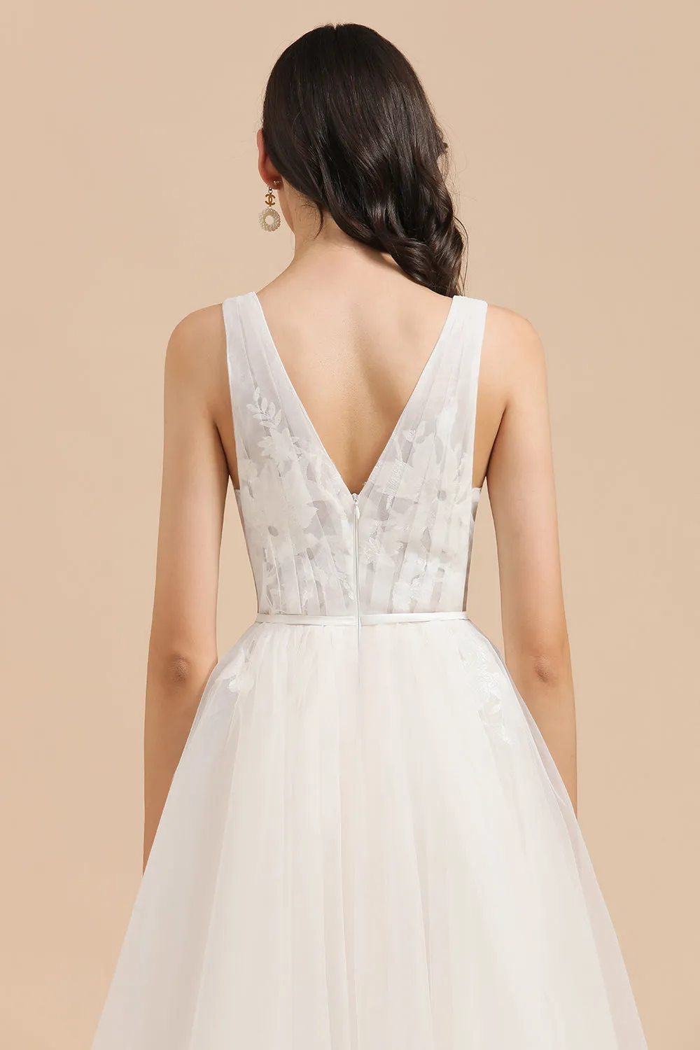 V-Neck Tulle Lace Appliques Simple Wedding Dress Garden Wedding Gowns Floor Length